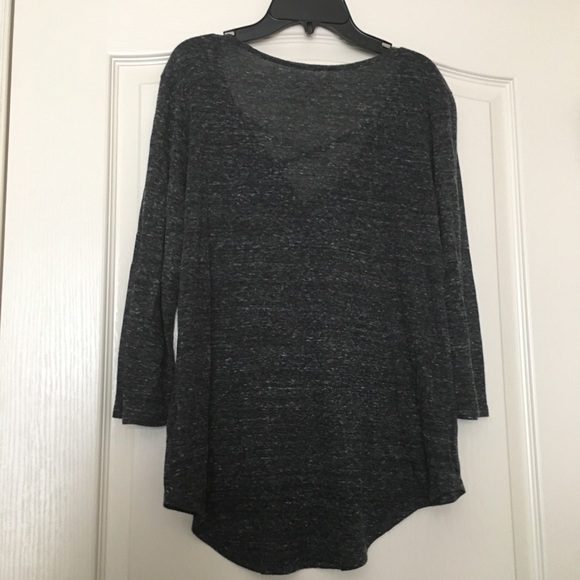 Quarter length cross strap chest gray tee - Picture 4 of 5